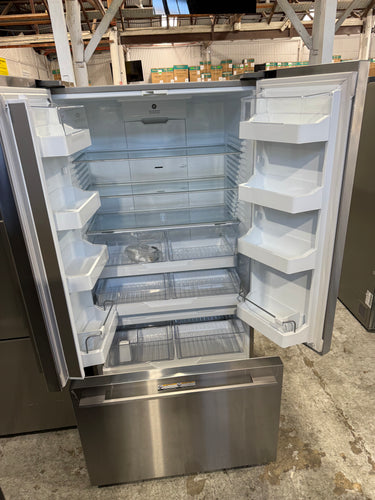 Factory second Fisher&Paykel RF610ADUX5 569L French Door Refrigerator - Second Hand Appliances Geebung